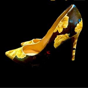 Nine West navy 💙 blue, floral 🌸 pump